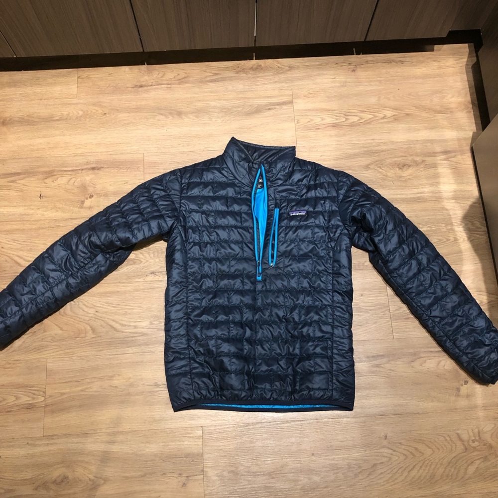Brand new puffy Patagonia half zip!!